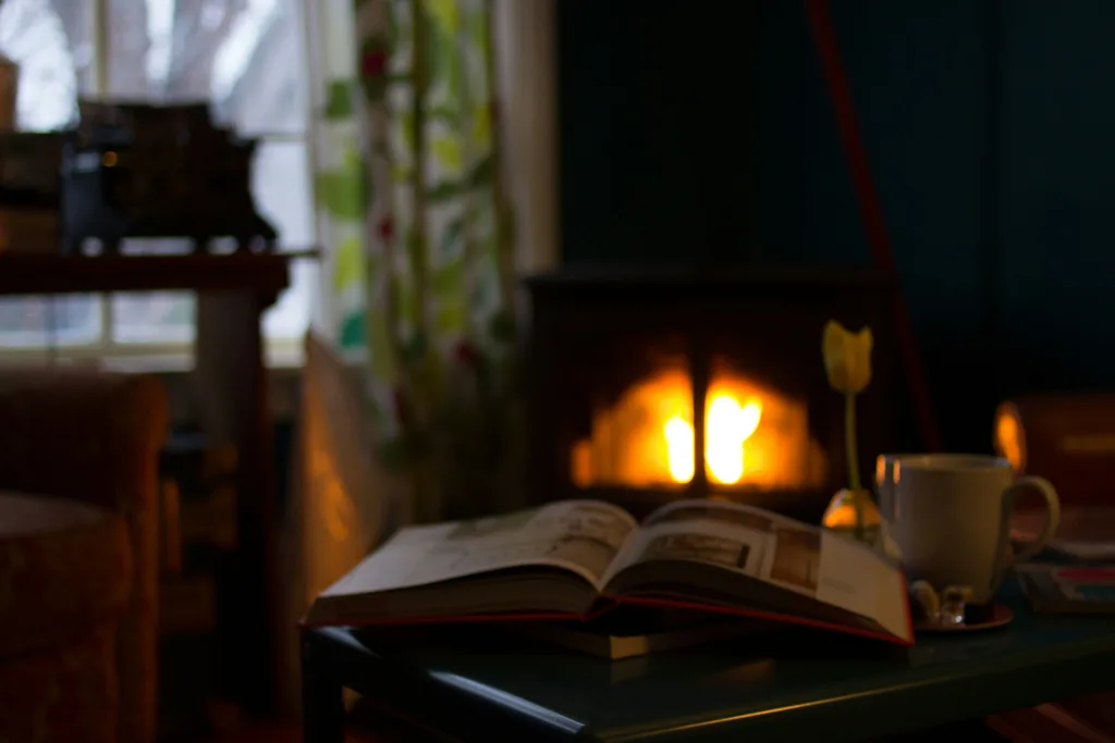 Warm cozy home interior atmosphere — lifestyle context